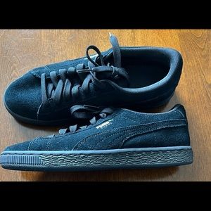 Black suede low top Puma